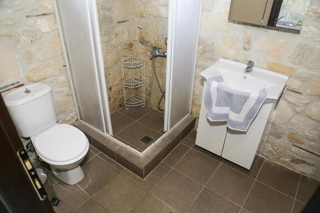 Gioulis Apartments & Studios Nea Plagia Grecia